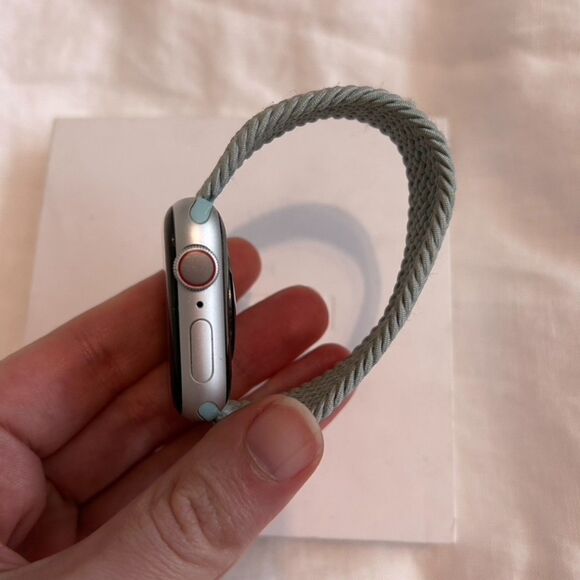 Apple Watch Series 6 40mm GPS + Cellular - Picture 2 of 7